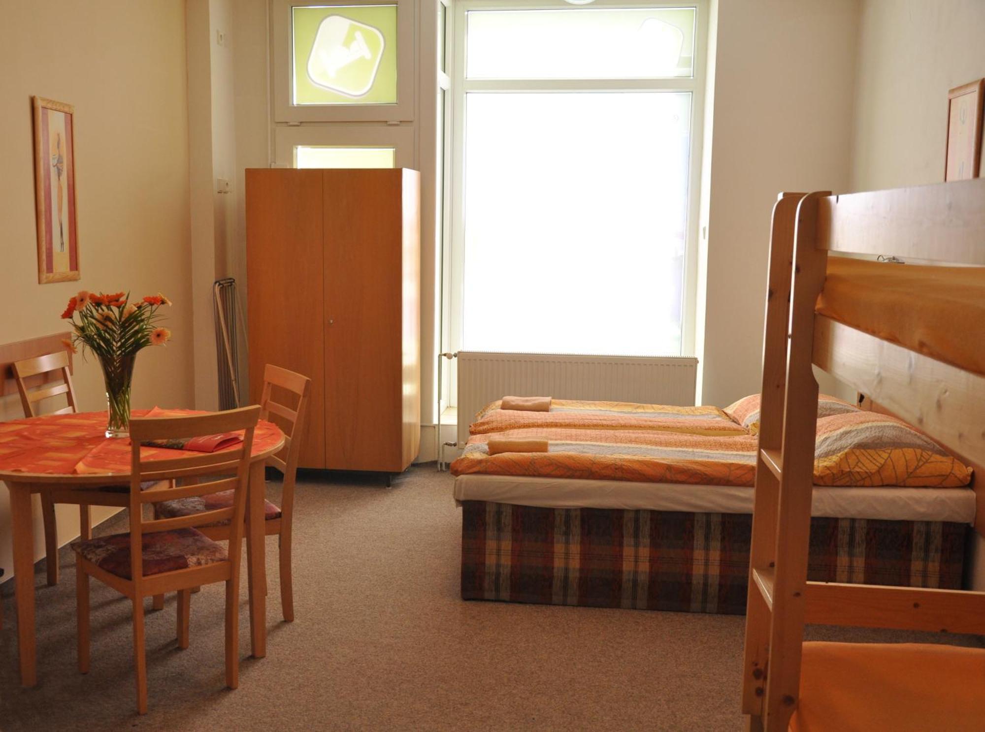 Hotel Дечин Екстериор снимка
