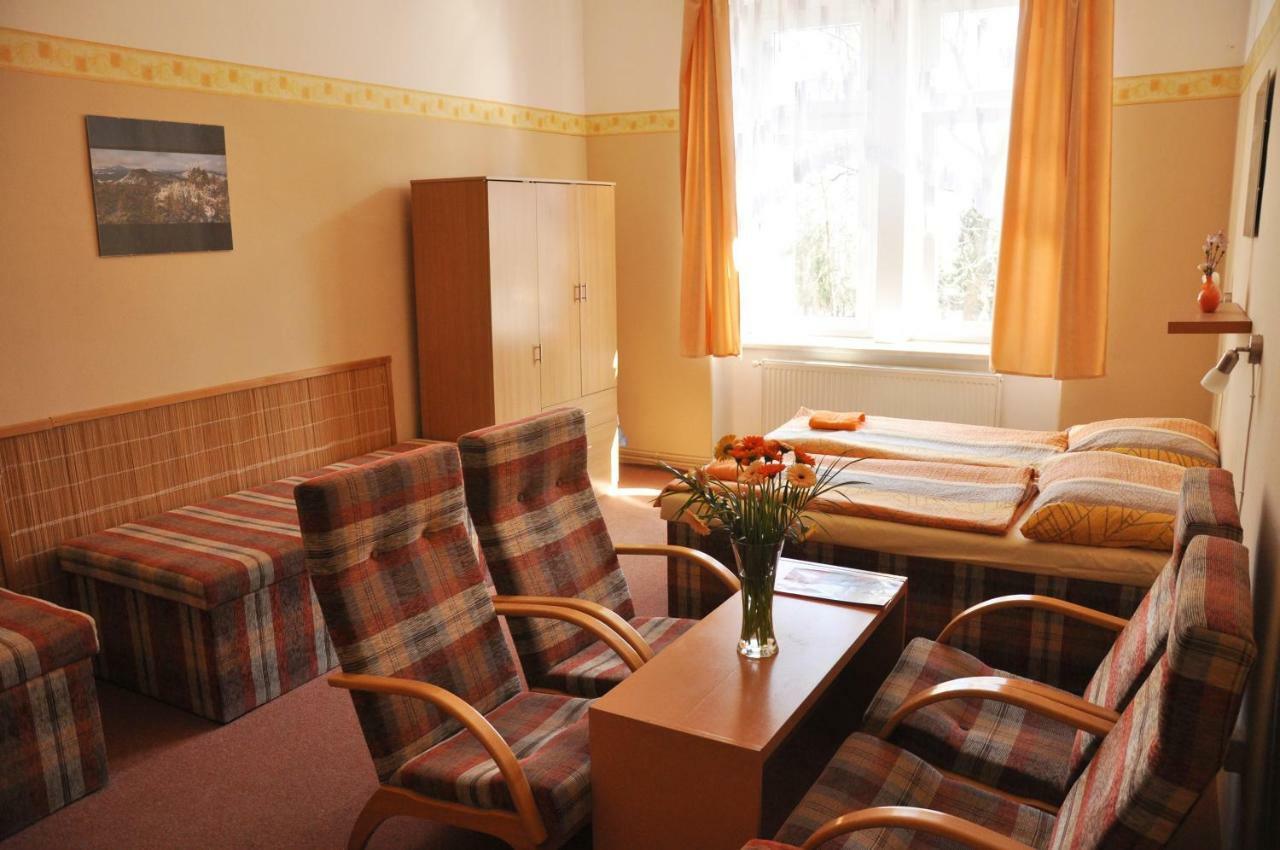 Hotel Дечин Екстериор снимка