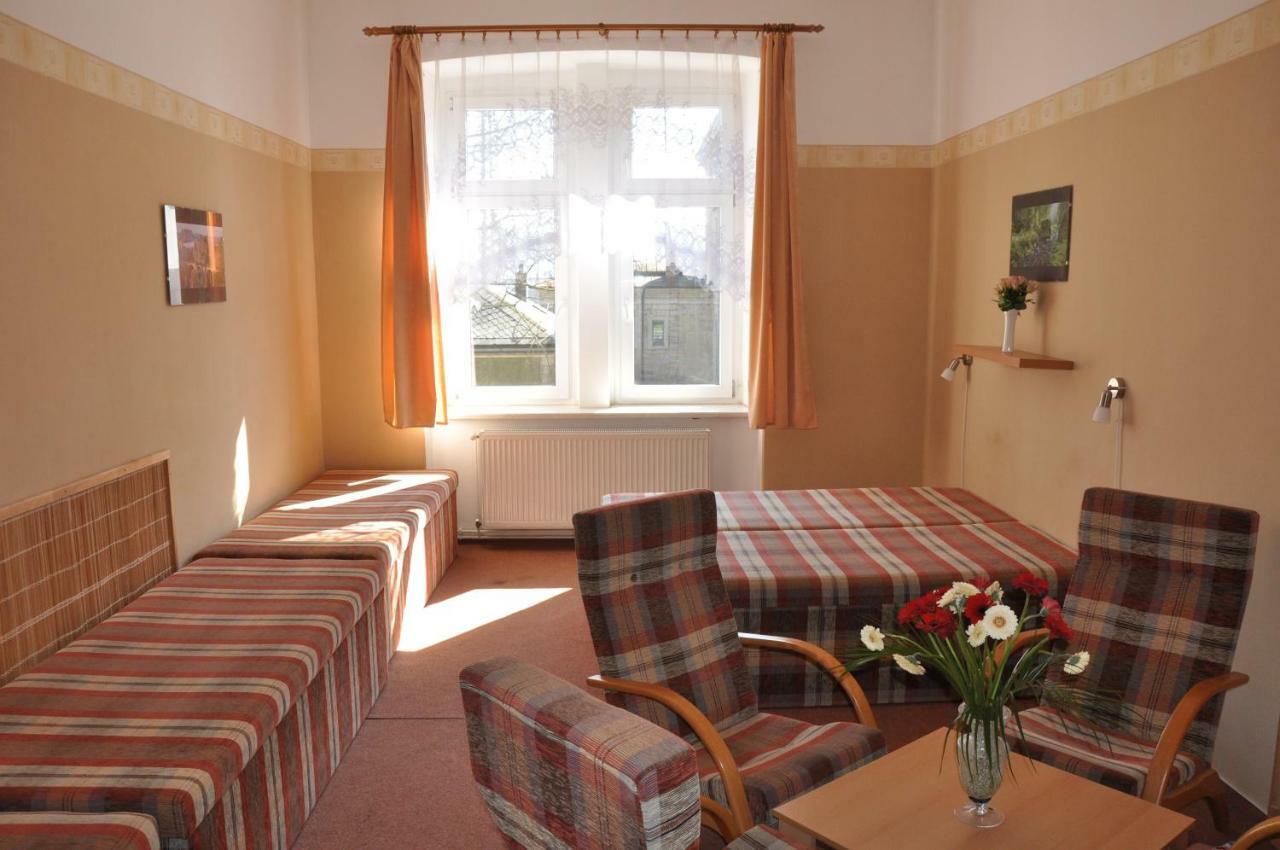 Hotel Дечин Екстериор снимка